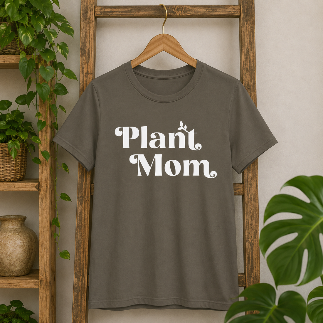 Plant Mom - Women's Cotton t-shirt